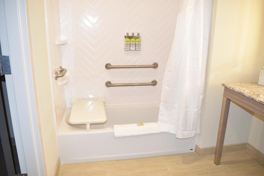 Holiday Inn - Kansas City - Northeast by IHG — 2