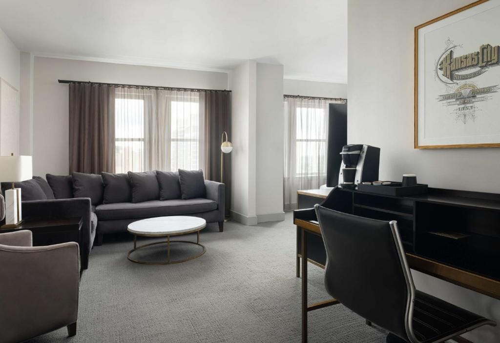 Hotel Phillips Kansas City, Curio Collection By Hilton — 4