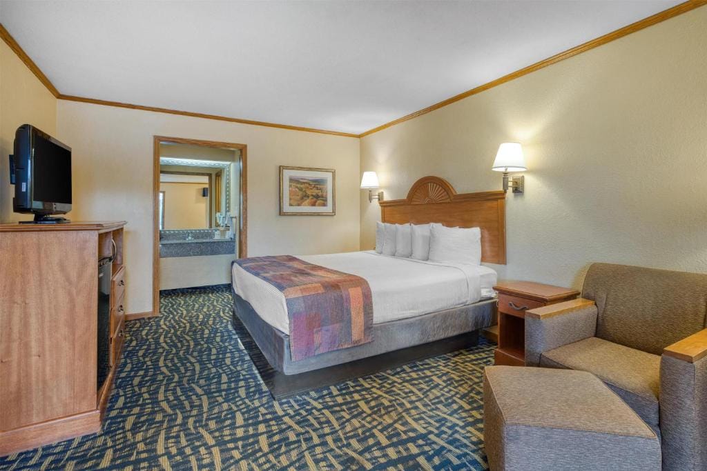 SureStay by Best Western Kansas City Country Inn North — 1