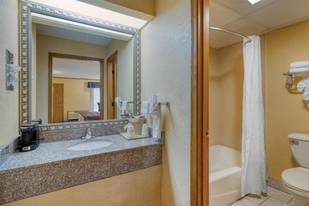 SureStay by Best Western Kansas City Country Inn North — 3