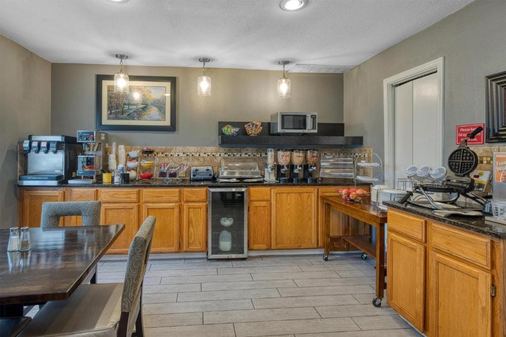 SureStay by Best Western Kansas City Country Inn North — 4