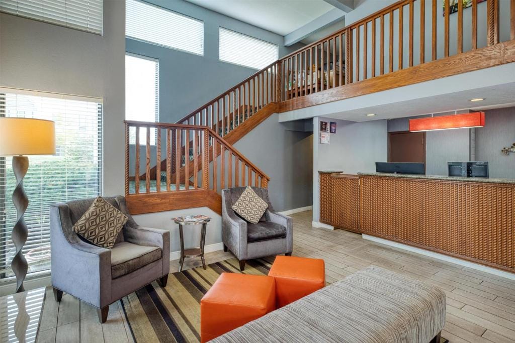 SureStay by Best Western Kansas City Country Inn North — 5