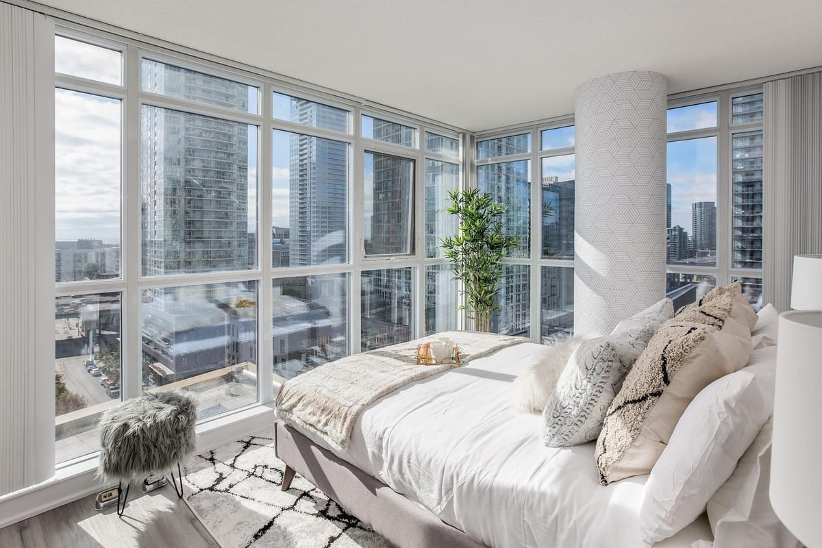 Iceboat Elegance Suites — 1