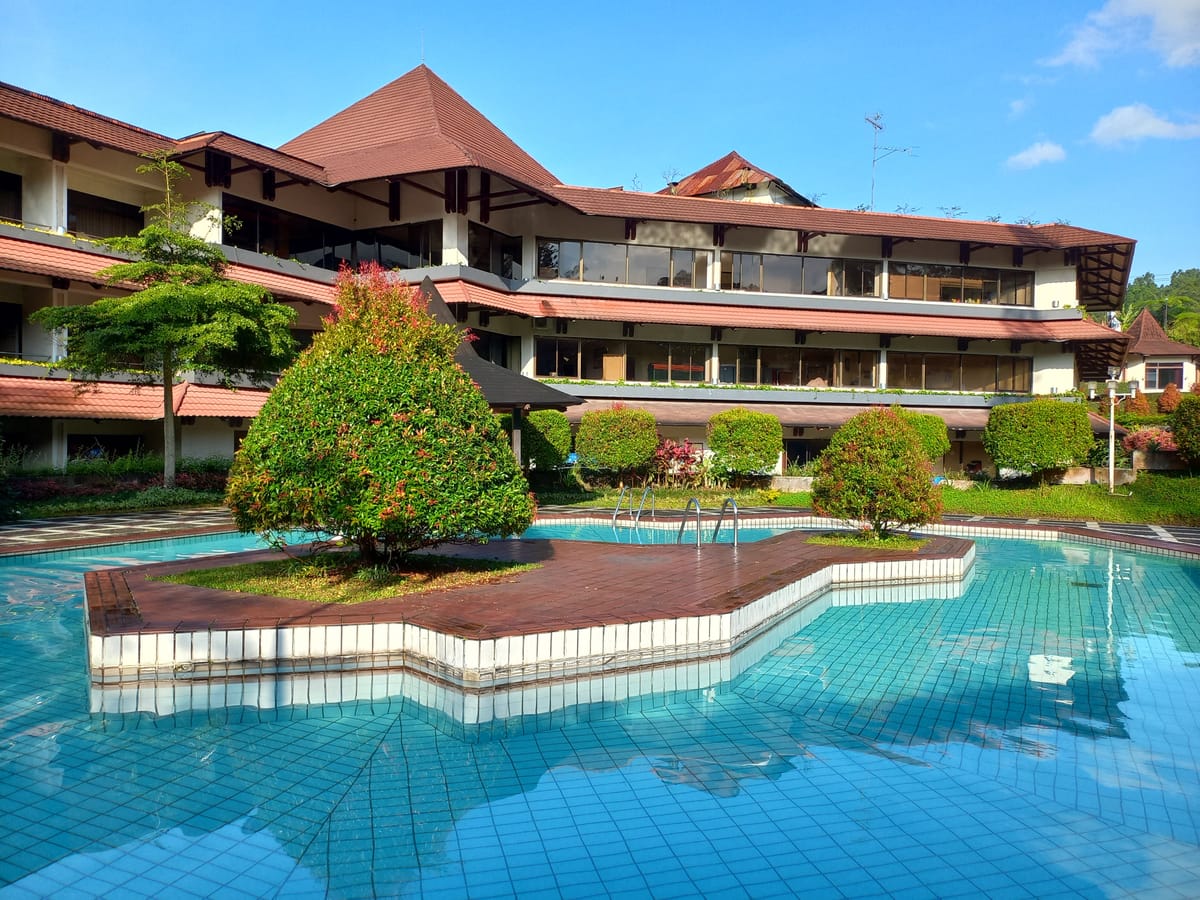 Queen Garden Hotel Baturraden — 1