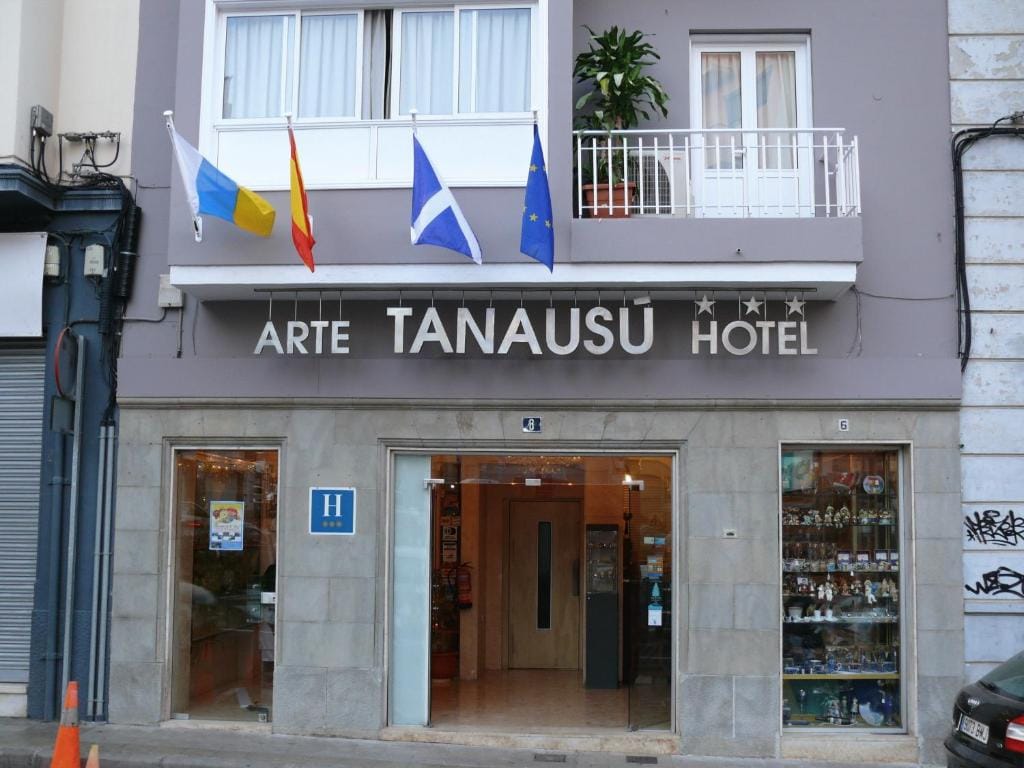 Hotel Tanausu — 1