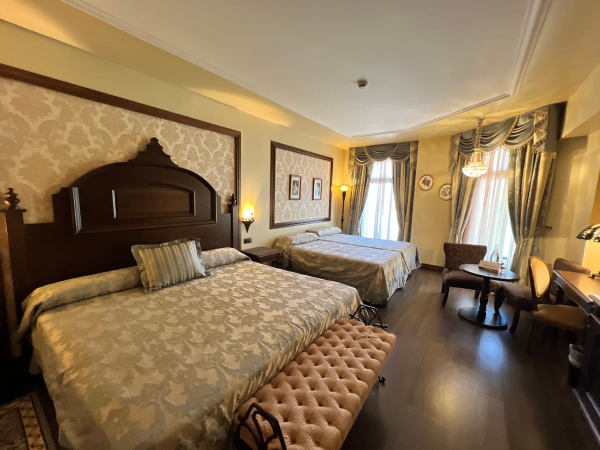 PortAventura Hotel Lucy's Mansion — 3