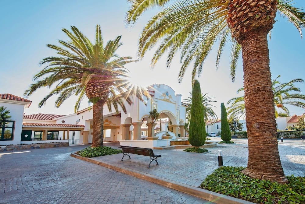 PortAventura Resort - Includes unlimited access to PortAventura Park & 1 access to Ferrari Land — 4