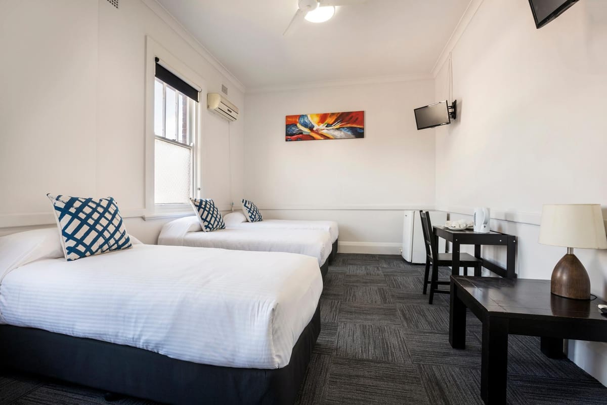 Melton Hotel — 5
