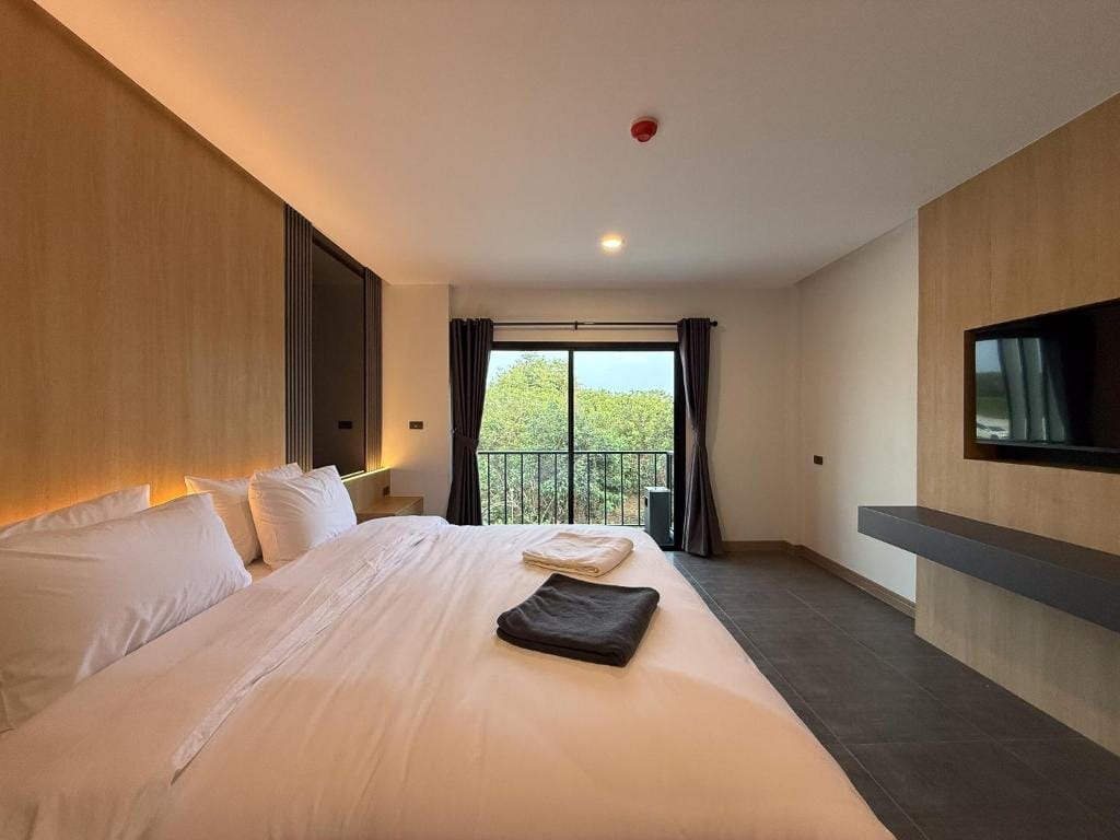 BOX BOX Hotel and Sports Restaurant — 2