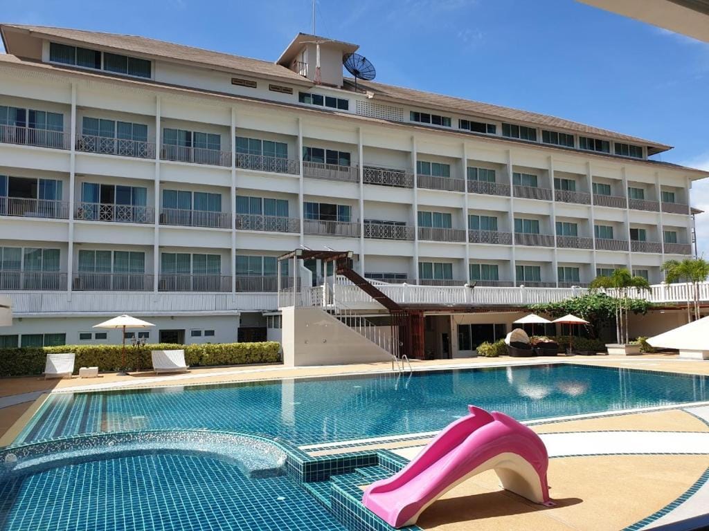 Swan Lake Hotel Sattahip — 3