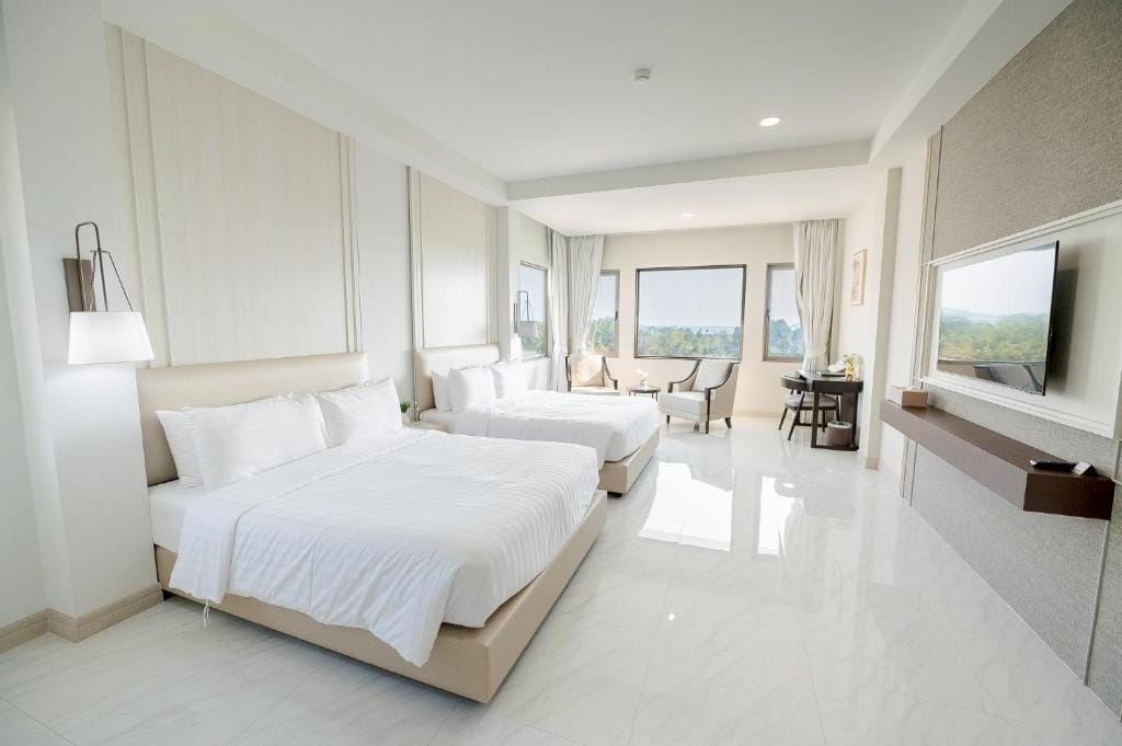 THE NAVY HOUSE HOTEL — 2