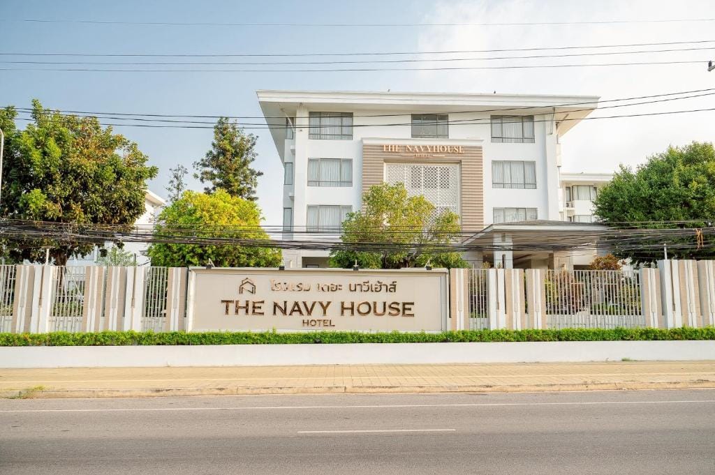 THE NAVY HOUSE HOTEL — 5