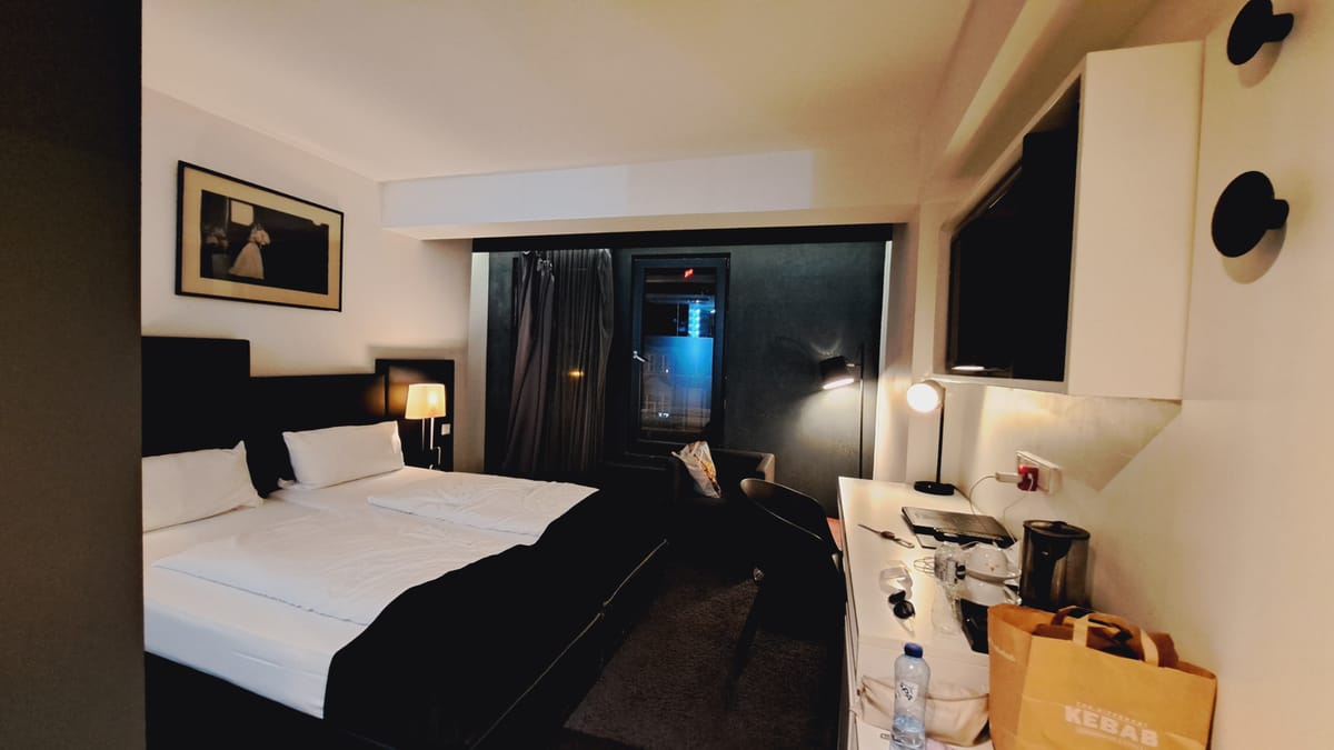 Hotel Bliss — 2