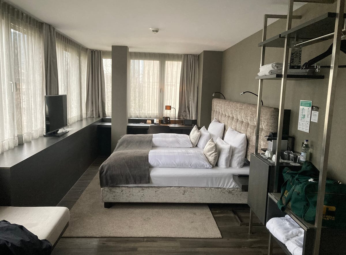 SAKS Urban Design Hotel Frankfurt — 4