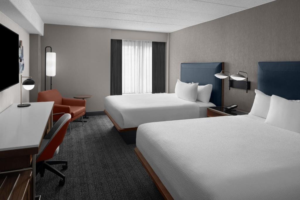 Courtyard by Marriott Pittsburgh University Center — 1