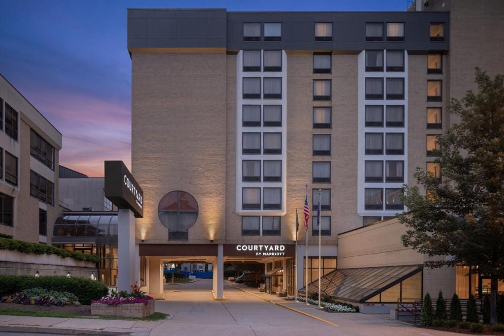 Courtyard by Marriott Pittsburgh University Center — 4