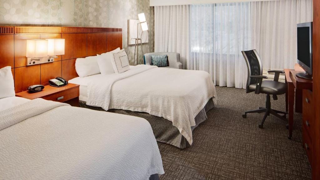 Courtyard by Marriott Pittsburgh West Homestead Waterfront — 3