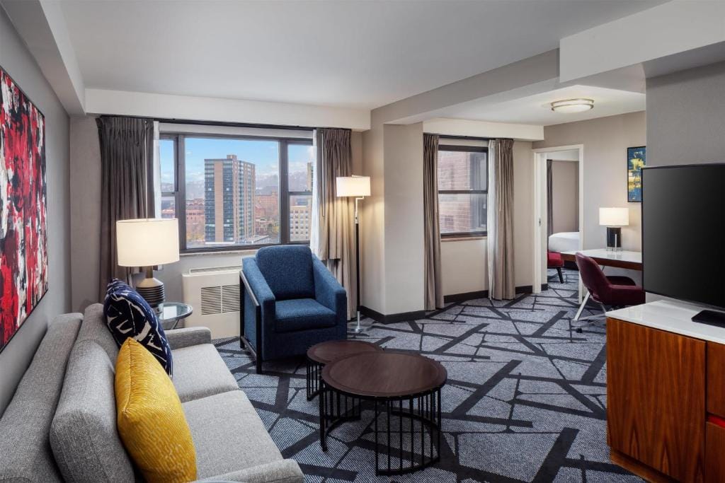 DoubleTree by Hilton Hotel & Suites Pittsburgh Downtown — 1