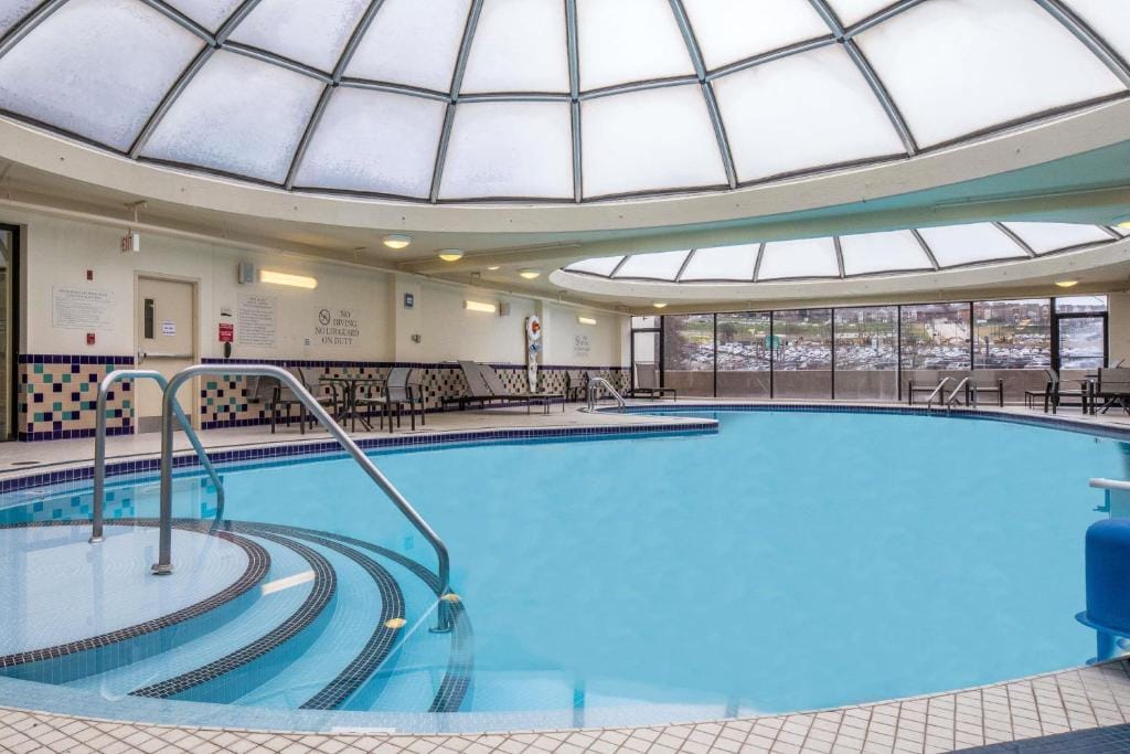 DoubleTree by Hilton Hotel & Suites Pittsburgh Downtown — 3
