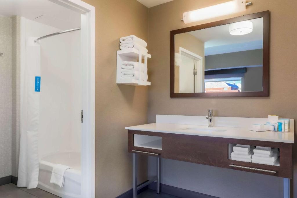 Hampton Inn & Suites Pittsburgh Downtown — 3