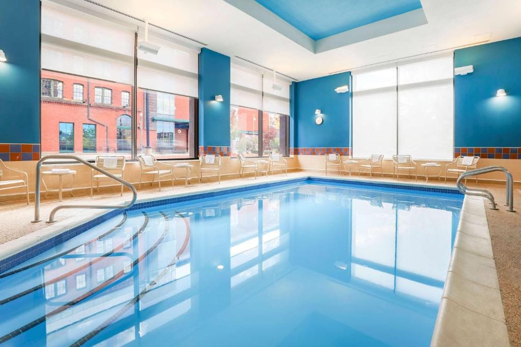 Hampton Inn & Suites Pittsburgh Downtown — 4