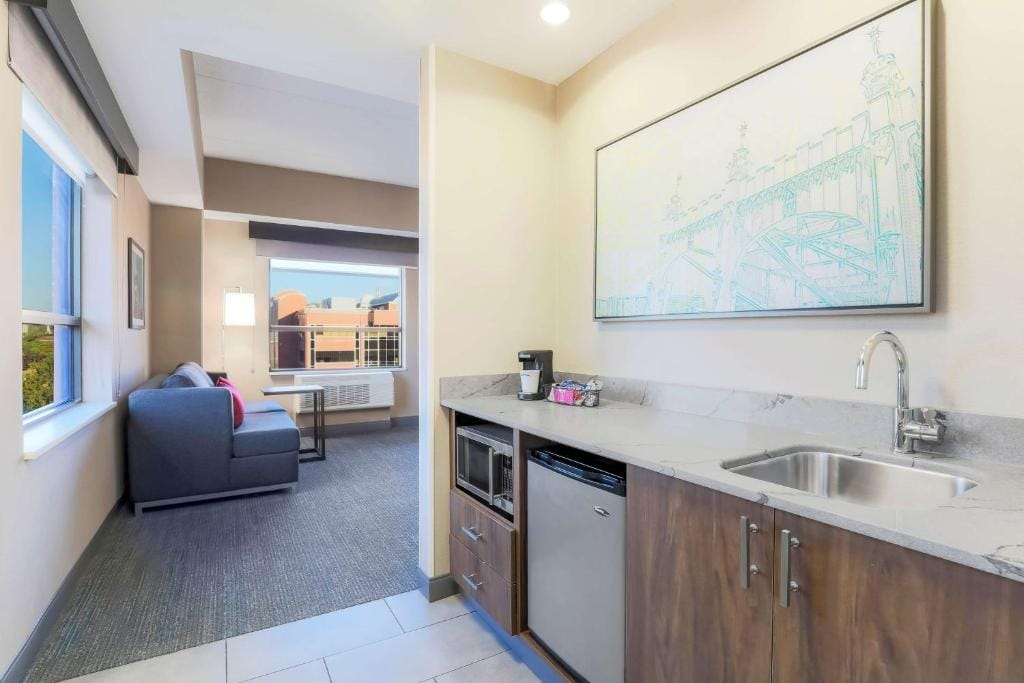 Hampton Inn & Suites Pittsburgh Downtown — 5
