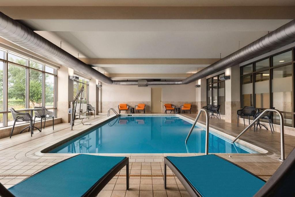 Hampton Inn & Suites Pittsburgh Waterfront West Homestead — 4