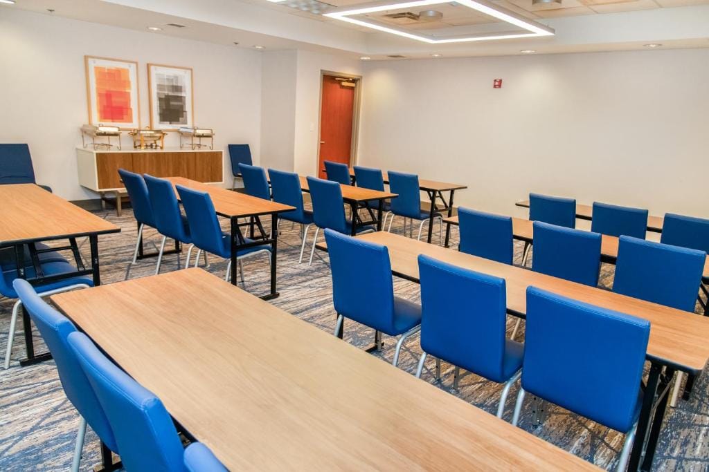 Holiday Inn Express Hotel & Suites Pittsburgh-South Side by IHG — 5
