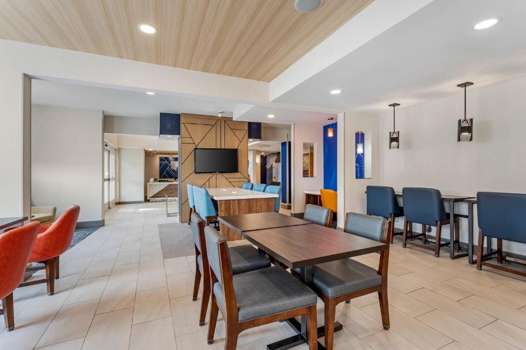 Holiday Inn Express Pittsburgh - Munhall by IHG — 4