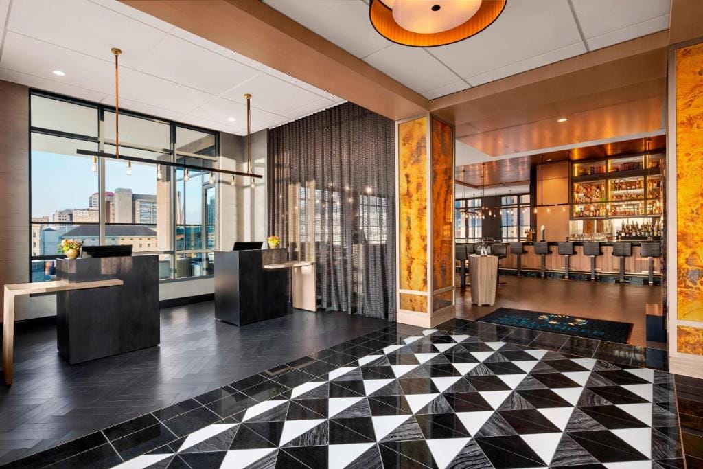 The Oaklander Hotel, Autograph Collection — 1