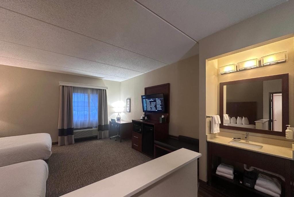 Wingate by Wyndham Pittsburgh West Mifflin — 5