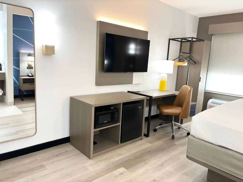 Comfort Inn Marietta-Atlanta near Ballpark/Galleria — 3