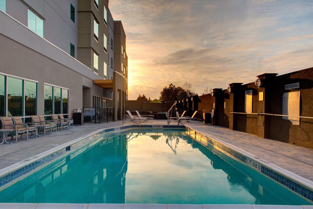 Courtyard by Marriott Atlanta Kennesaw — 2