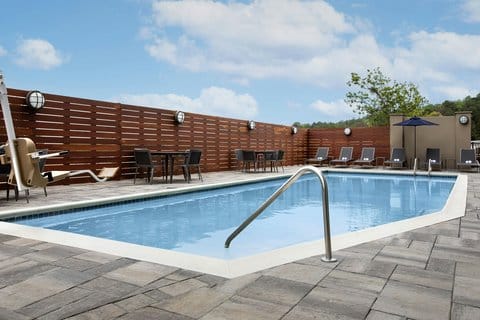 Courtyard by Marriott Atlanta Kennesaw — 4