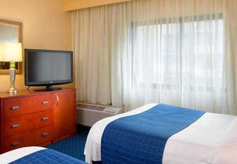 Courtyard by Marriott Atlanta Marietta/I-75 North — 4