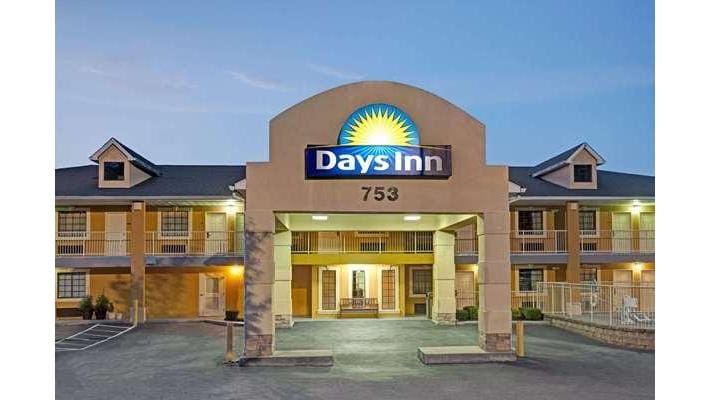 Days Inn by Wyndham Marietta White Water — 2