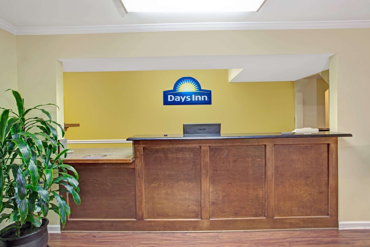 Days Inn by Wyndham Marietta White Water — 3
