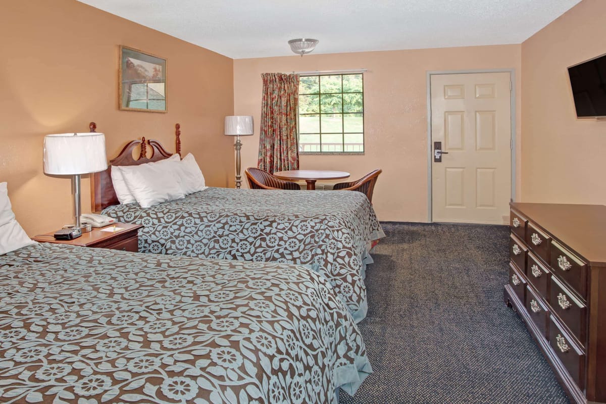 Days Inn by Wyndham Marietta White Water — 4