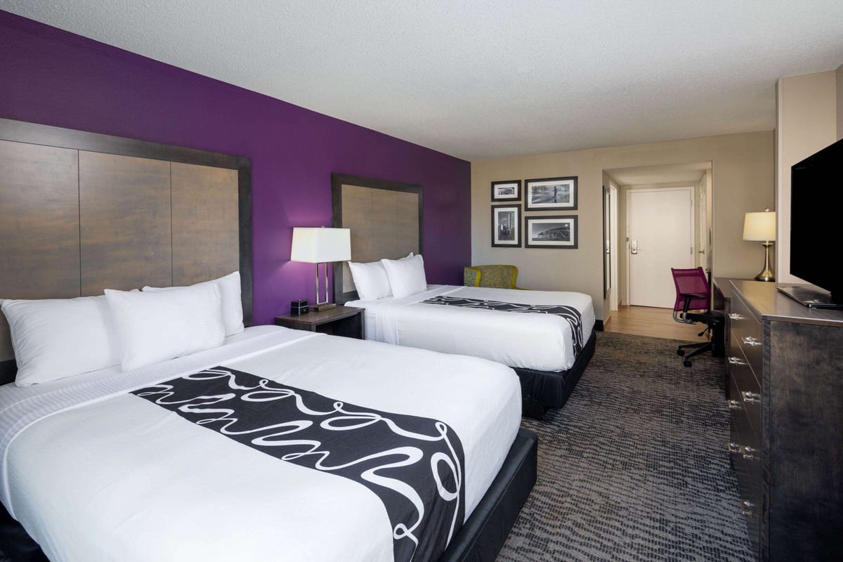 La Quinta Inn & Suites by Wyndham Kennesaw — 2