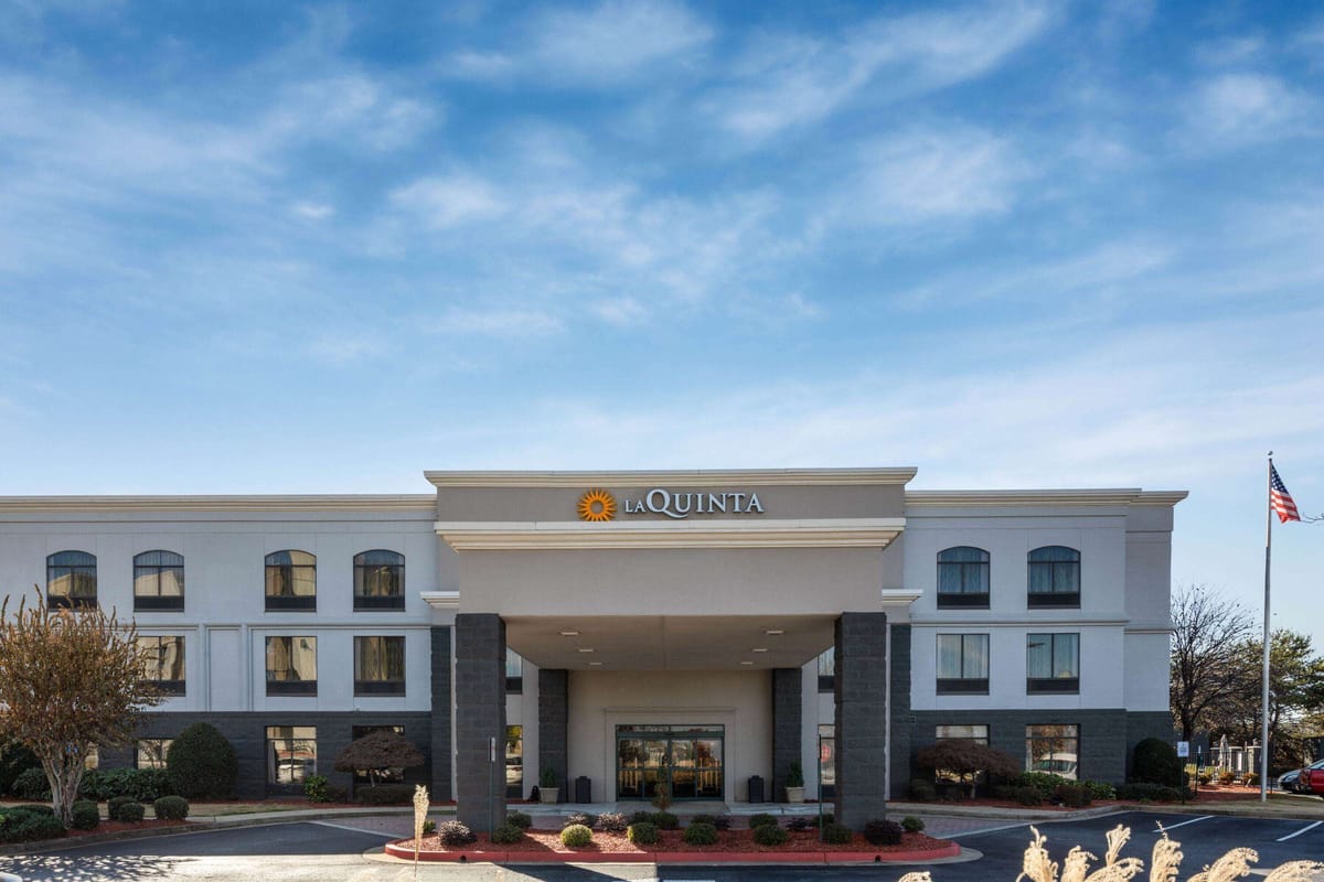 La Quinta Inn & Suites by Wyndham Kennesaw — 3