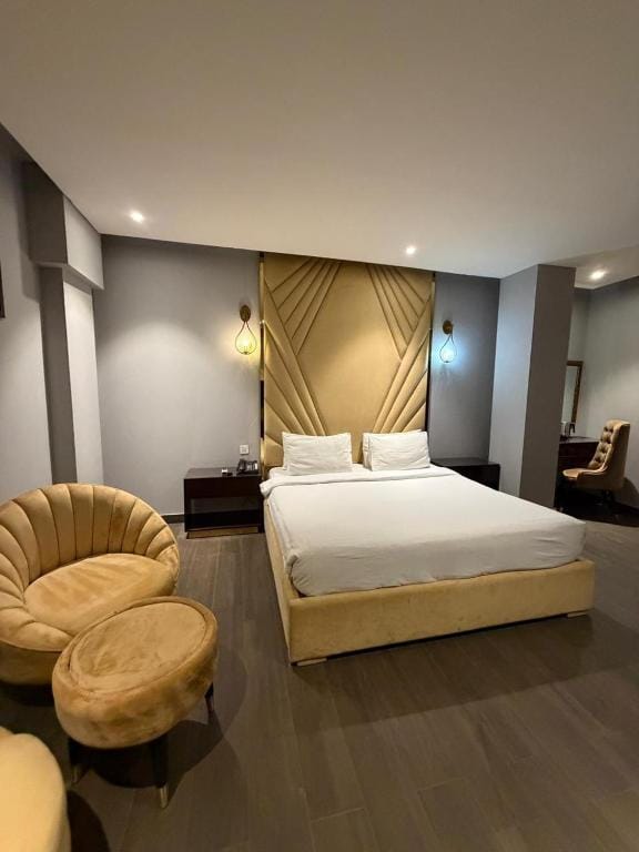 Brick House Hotel Lahore — 1
