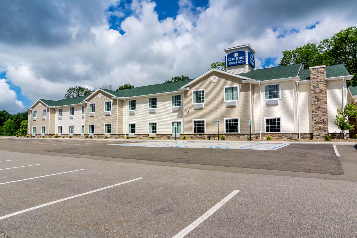 Cobblestone Hotel & Suites - Harborcreek — 3