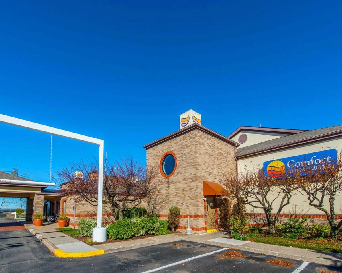 Comfort Inn & Suites Erie - Splash Lagoon Indoor Waterpark — 2