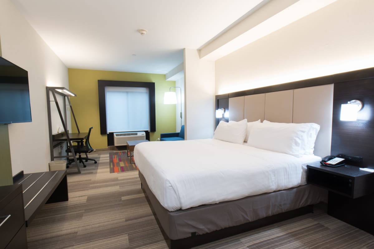 Holiday Inn Express & Suites — 2