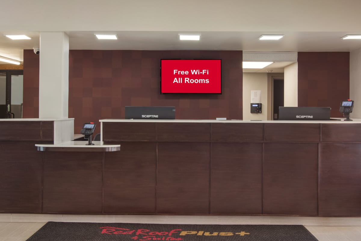 Red Roof PLUS+ & Suites Erie — 4
