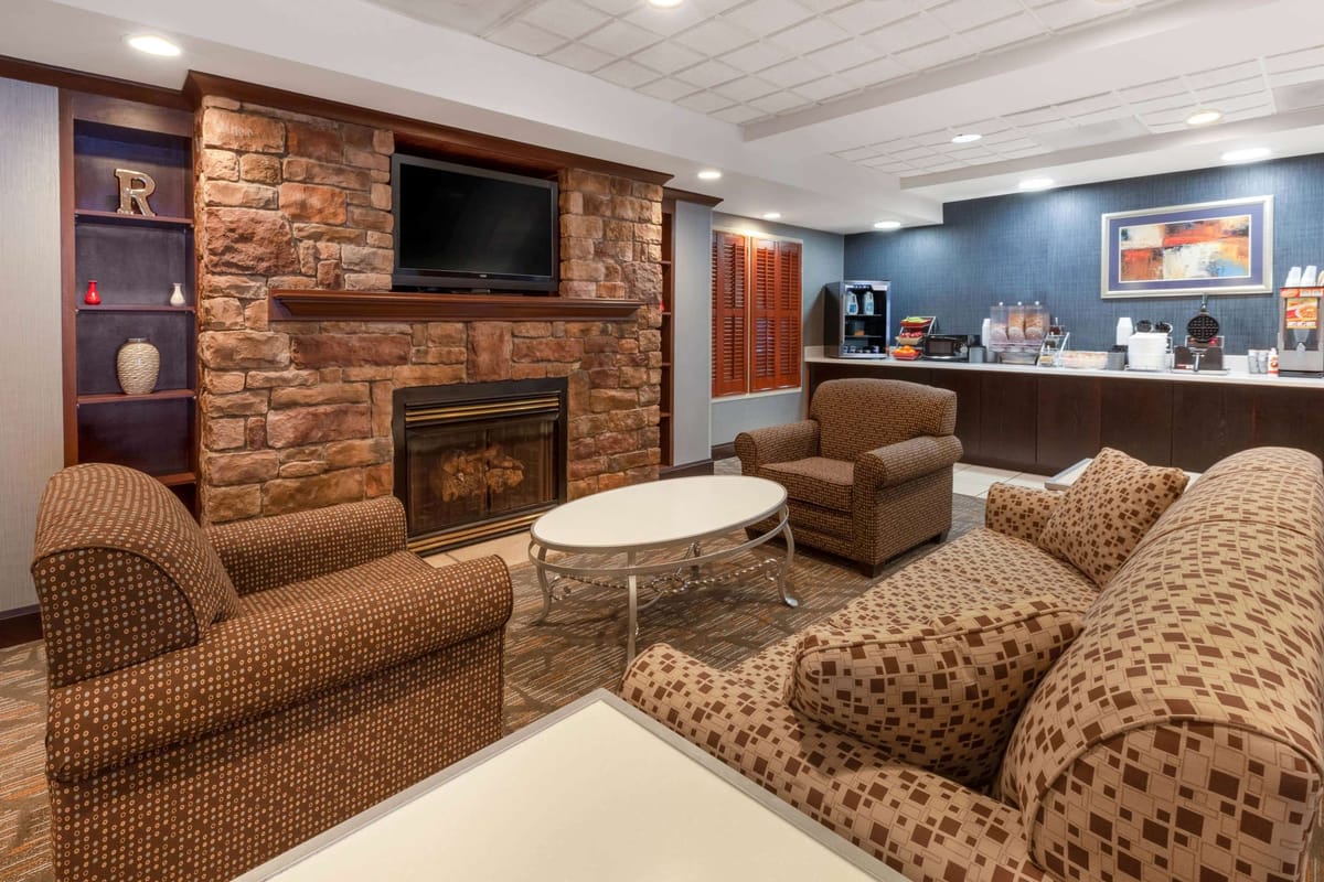 Wingate by Wyndham Erie — 3