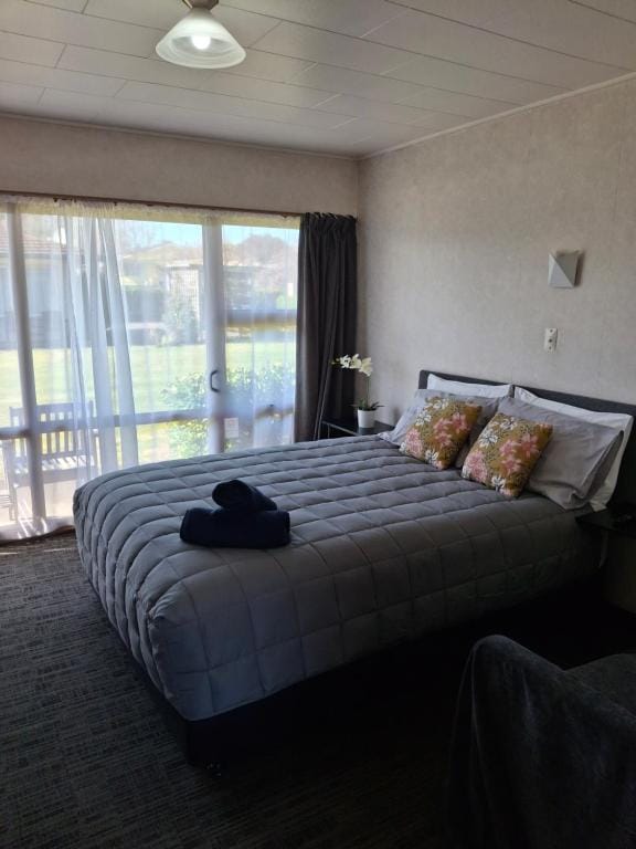 Cherry Grove Motel — 1