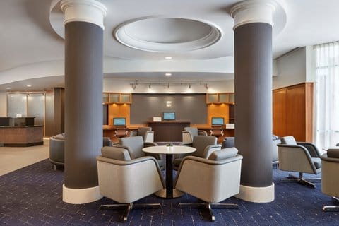 Courtyard by Marriott Toronto Markham — 3