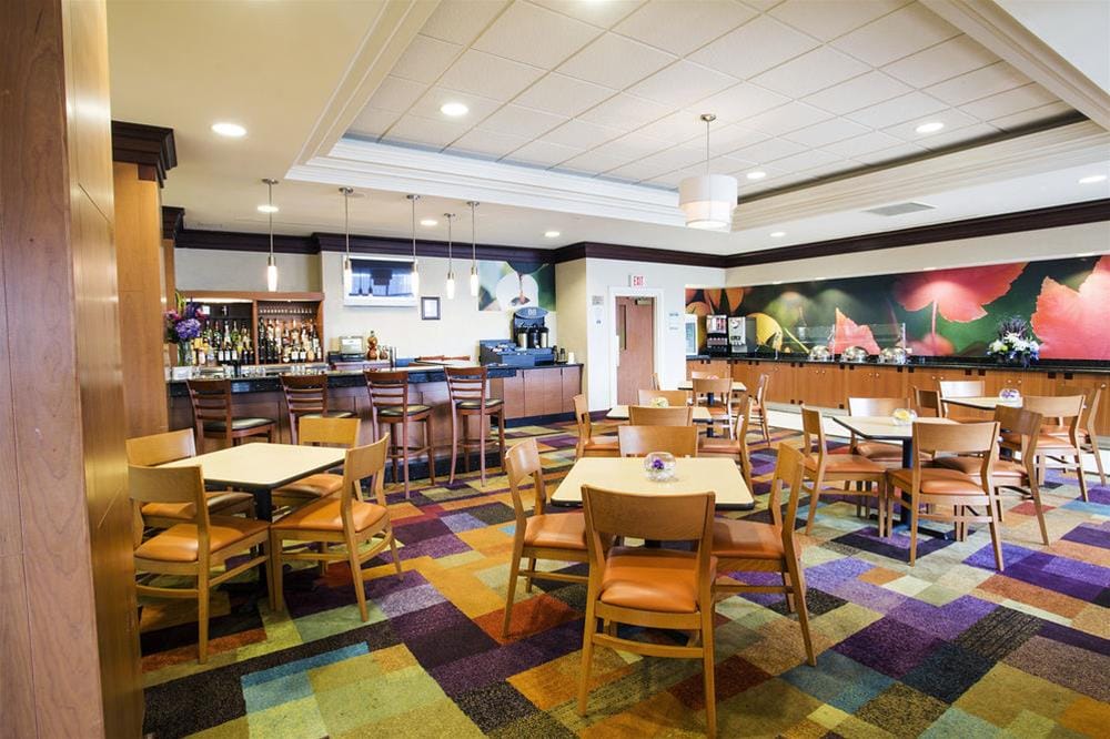 Fairfield by Marriott Inn & Suites Toronto Airport — 2