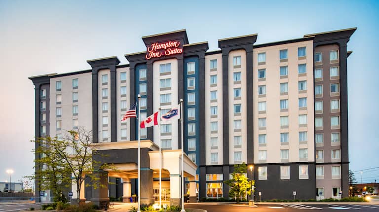 Hampton Inn & Suites by Hilton Toronto Airport — 2
